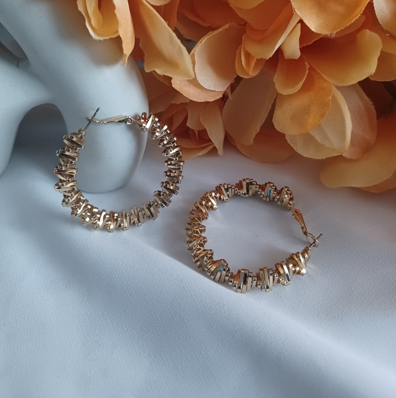 Chunky Spiral Hoops - Picture 8 of 17